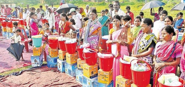 200 परिवारों की दिवाली रोशन करने गांव पहुंचा प्रभात खबर
