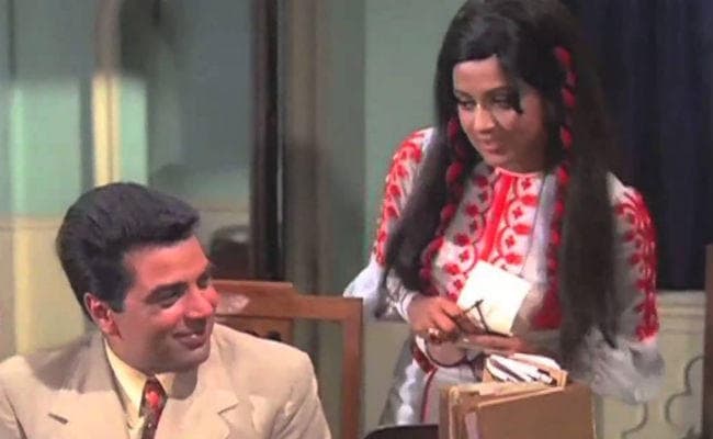 हेमा मालिनी को इंप्रेस करने के लिए कैमरामैन से कोड-वर्ड में बात करते थे धर्मेंद्र...!