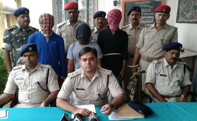 VIDEO : चतरा में बच्चे की हत्या मामले में तीन आरोपी गिरफ्तार, अप्राकृतिक यौनाचार के बाद की हत्या VIDEO : चतरा में बच्चे की हत्या मामले में तीन आरोपी गिरफ्तार, अप्राकृतिक यौनाचार के बाद की हत्या