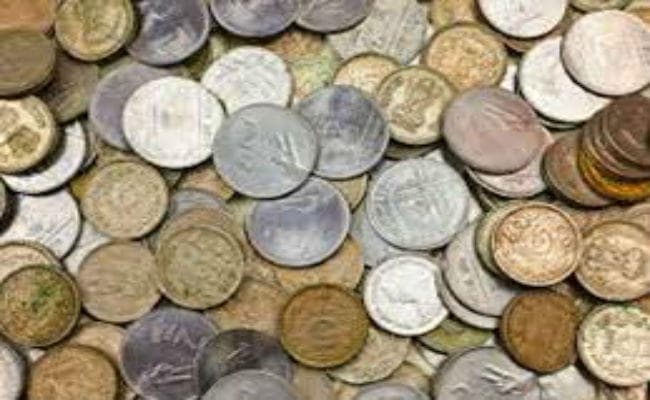 RBI ने बैंकों को चेताया, कहा - दीवार पर लिख कर चस्पा करें ''हम सिक्के जमा करते हैं''