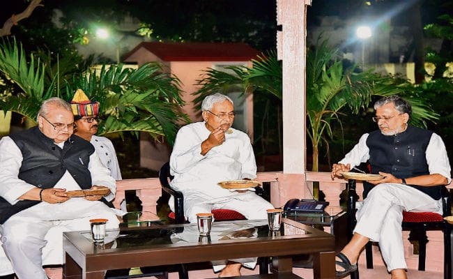 पटना : सीएम आवास पर सबने खाया खरना का प्रसाद