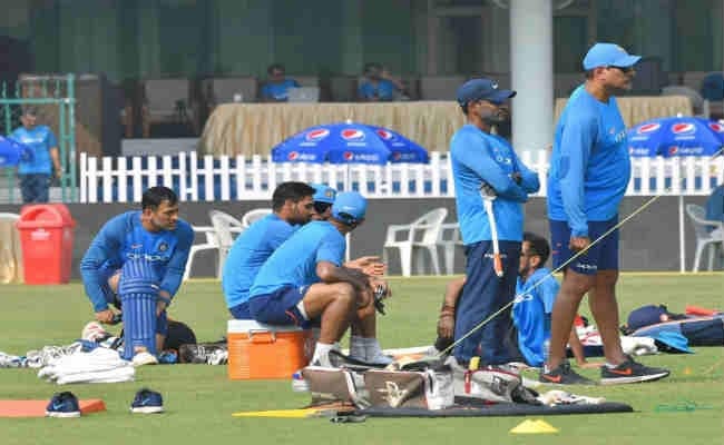 INDvsNZ : टीम इंडिया ने मैदान पर बहाया पसीना- कोहली, शर्मा, पांड्या और बुमरा रहे नदारद