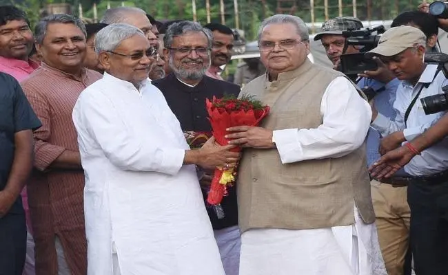 CM नीतीश और राज्यपाल ने सरदार पटेल और इंदिरा गांधी को दी श्रद्धांजलि