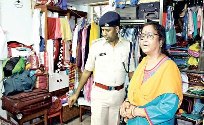 जमशेदपुर में रिटायर्ड बैंककर्मी को युवती समेत तीन ने बंधक बनाकर लूटा, 11 लाख के जेवर लेकर हुए फरार