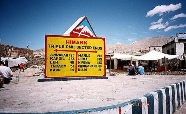 दुर्गम घाटी की चुनौतियों को चीरकर बीआरआे ने लद्दाख में बनायी दुनिया की सबसे ऊंची सड़क