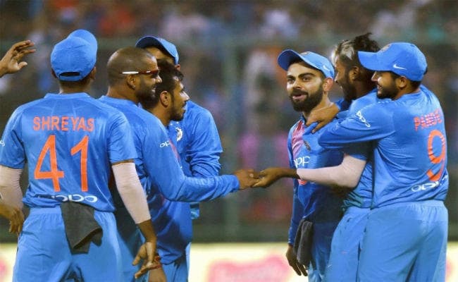 IND vs AUS Test Series 2020: टीम इंडिया का कोरोना टेस्ट निगेटिव, खिलाड़ियों ने शुरू की प्रैक्टिस IND vs AUS Test Series 2020: टीम इंडिया का कोरोना टेस्ट निगेटिव, खिलाड़ियों ने शुरू की प्रैक्टिस