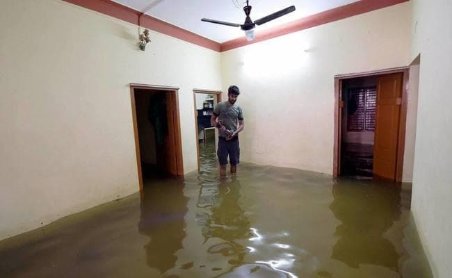 चेन्नई और आसपास के जिलों में मूसलाधार बारिश से जनजीवन प्रभावित, स्कूल-कॉलेज बंद