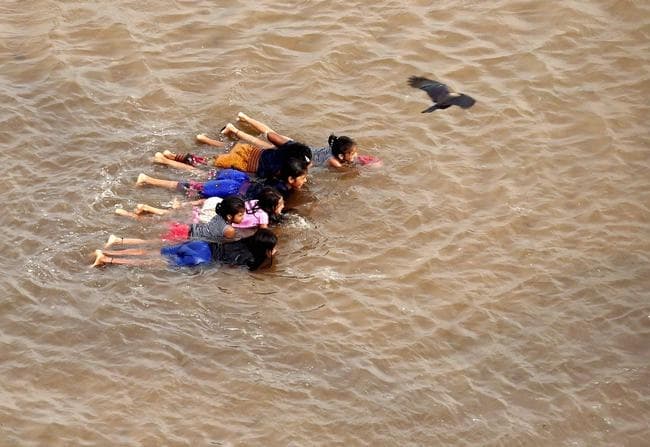 चेन्नई में भारी बारिश, तस्वीरों में देखें हालात