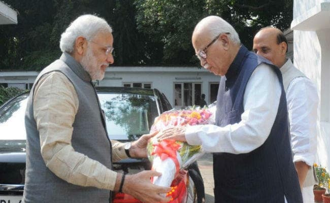 पीएम मोदी ने कहा- हैपी बर्थडे आडवाणी जी, किये तीन ट्वीट