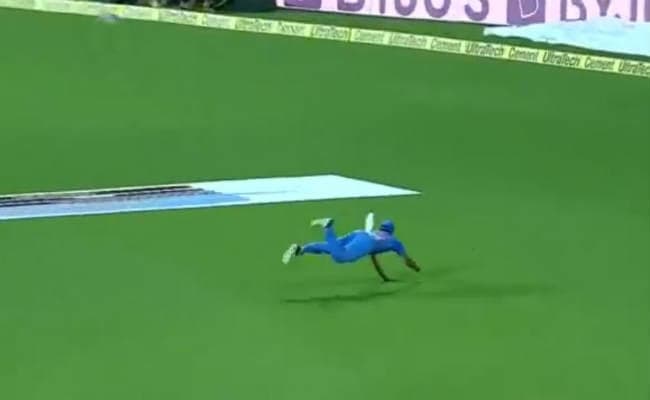 VIDEO : जब ''हिटमैन'' बन गये ''सुपरमैन'', मैदान पर गोता लगाकर लपका ऐसा कैच कि दर्शक रह गये हैरान