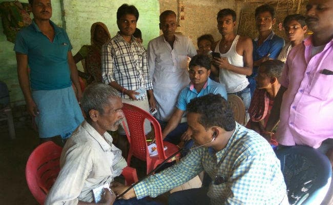 विषाक्त भोजन खाने से सौ से ज्यादा लोग बीमार