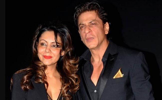 IT राडार पर आये शाहरुख खान, धोखाधड़ी से ज़मीन हासिल करने का लगा आरोप