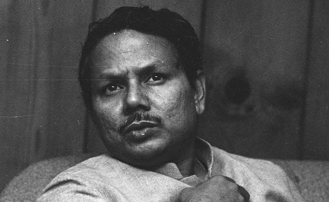 कांग्रेस के साथ-साथ पत्नी दीपा ने भी छोड़ दिया था प्रियरंजन दासमुंशी का साथ! कांग्रेस के साथ-साथ पत्नी दीपा ने भी छोड़ दिया था प्रियरंजन दासमुंशी का साथ!