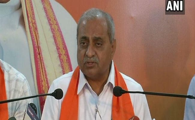 कांग्रेस पर ''हार्दिक प्यार'' के बाद भाजपा का पलटवार, कहा- कांग्रेस का ''लॉलीपॉप'' हार्दिक के हाथ