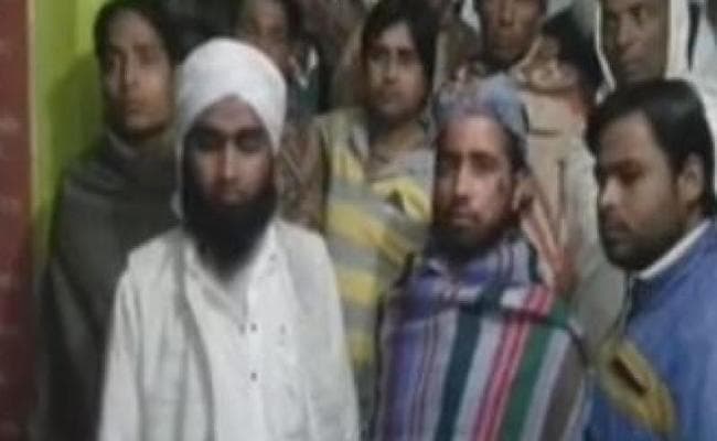 पैसेंजर ट्रेन से घर लौट रहे तीन मौलवियों की बागपत में पिटाई, युवकों से हो गया था विवाद पैसेंजर ट्रेन से घर लौट रहे तीन मौलवियों की बागपत में पिटाई, युवकों से हो गया था विवाद
