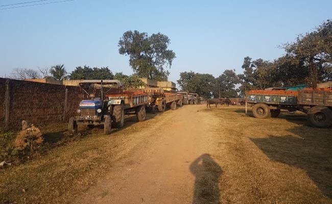 बालू तस्करों पर शिकंजा : कोडरमा में सख्त हुआ प्रशासन, बालू लदे 19 ट्रैक्टर जब्त
