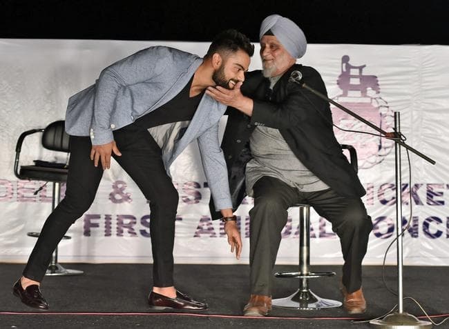 PICS कोहली ने छूए बेदी के पैर...