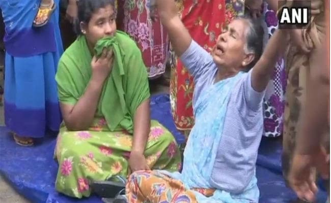 तमिलनाडु-केरल में ओखी चक्रवात का कहर, रक्षामंत्री का ट्वीट - समुद्र में फंसे लोगों का पता चला, रेस्क्यू जारी