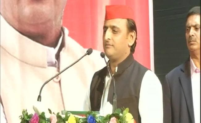 ममता बनर्जी की लड़ाई में सपा पूरी तरह साथ है : अखिलेश यादव