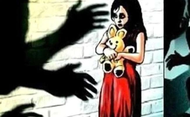 मासूम बच्ची को गर्म तवे से दागने के आरोप में हैदराबाद के दंपति गिरफ्तार