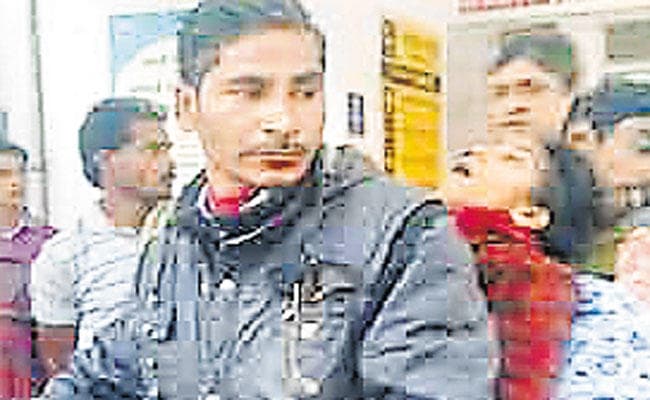 Jharkhand : अस्पताल से नहीं मिला एंबुलेंस, बाइक पर लाद कर बेटी के शव को घर ले गये पिता