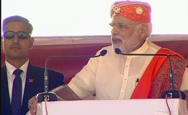 मोदी ने कांग्रेस से पूछा, पाटीदारों को आरक्षण के वादे को कैसे पूरा करेगी