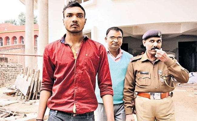 आईआरबी परीक्षा : हाईटेक बनियान की मदद से हो रही थी नकल, बिहार से आया नकल कराने वाला गिरोह, सरगना समेत 19 हिरासत में आईआरबी परीक्षा : हाईटेक बनियान की मदद से हो रही थी नकल, बिहार से आया नकल कराने वाला गिरोह, सरगना समेत 19 हिरासत में