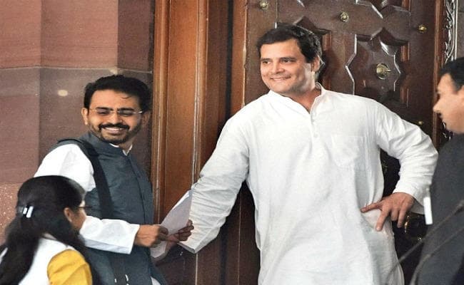 कांग्रेस के लिए गांधी परिवार बना जरूरत, अबतक 42 साल चलाया पार्टी, राहुल को खारिज करना भी जल्दबाजी