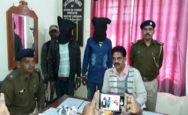 सिमडेगा : मांग रहा था दो लाख का लेवी, पुलिस ने दबोचा