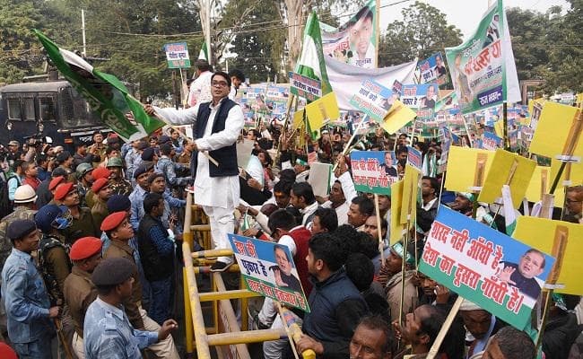 शरद गुट का पटना में लोकतंत्र बचाओ राजभवन मार्च, लगे नीतीश के खिलाफ नारे