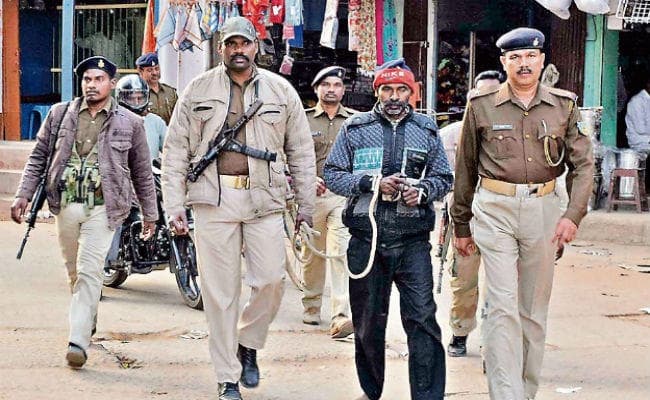 पुलिस का सिरदर्द कोल्हा यादव: पहचान लीजिए, ये है अपराधी कोल्हा, पैदल ले जाया गया कोर्ट