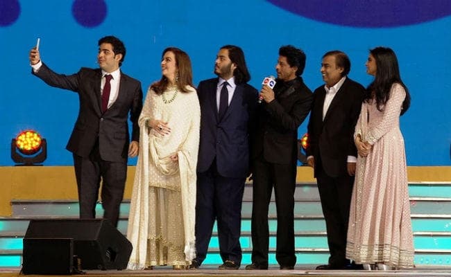 RIL@40 : Jio के 16 करोड़ ग्राहक, जूनियर अंबानी ने इस अंदाज में काटी शाहरुख की बात, देखें VIDEO