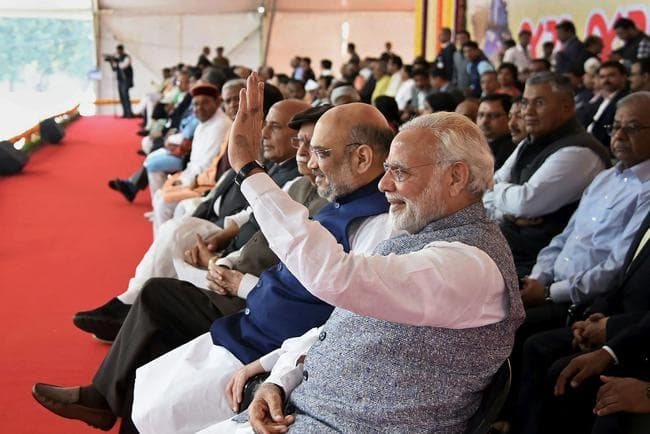 दूसरी बार गुजरात की कमान विजय रूपाणी को, देखें शपथग्रहण की कुछ खास तस्वीरें