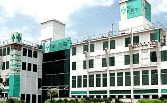 मौत के बाद मैक्स अस्पताल पर फिर लगा लापरवाही का आरोप, पहले जिंदा बच्चे को किया था मृत घोषित