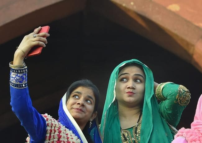 IN PICS तीन तलाक : बिल मंजूर होते ही मुस्लिम महिलाओं के चेहरे पर आयी मुस्कान