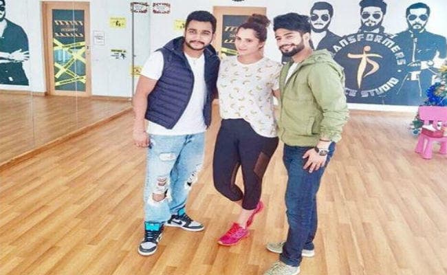 VIDEO : टेनिस छोड़ डांस सीख रही हैं सानिया मिर्जा