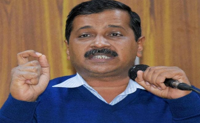रोहतक रैली में केजरीवाल की ओर जूता फेंका गया