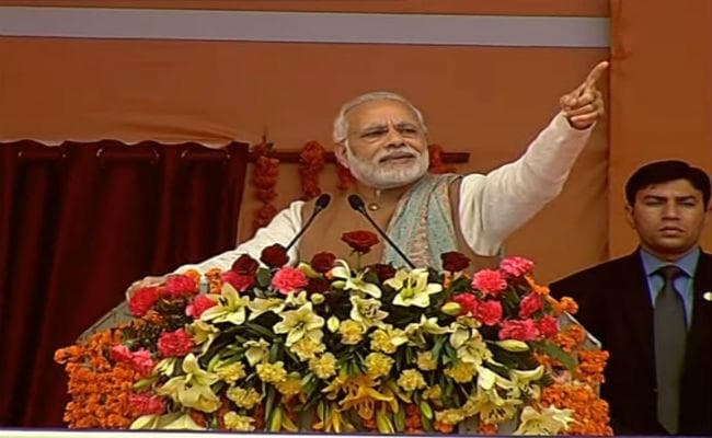 परिवर्तन रैली में नरेंद्र मोदी ने साधा सपा-बसपा और कांग्रेस पर निशाना, कहा भाजपा ही प्रदेश को विकास की ओर ले जायेगी