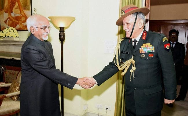 सेना प्रमुख जनरल रावत आज जम्मू कश्मीर का पहला अाधिकारिक दौरा करेंगे