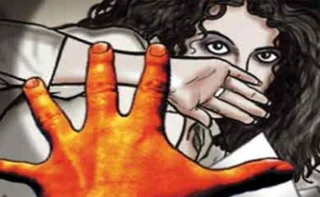 बस में युवती से छेड़खानी, पांच आरोपी गिरफ्तार