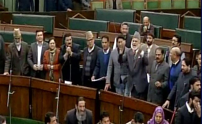 कश्मीर मामले पर विधानसभा में हंगामा, अशांति से हुआ 16,000 करोड़ का नुकसान