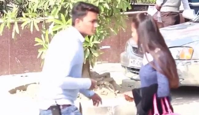 किसिंग प्रैंक मामला : दिल्ली पुलिस ने शर्तों के साथ क्रेजी सुमित को छोड़ा, पढ़िये प्रैंक का व्यापार कनेक्शन