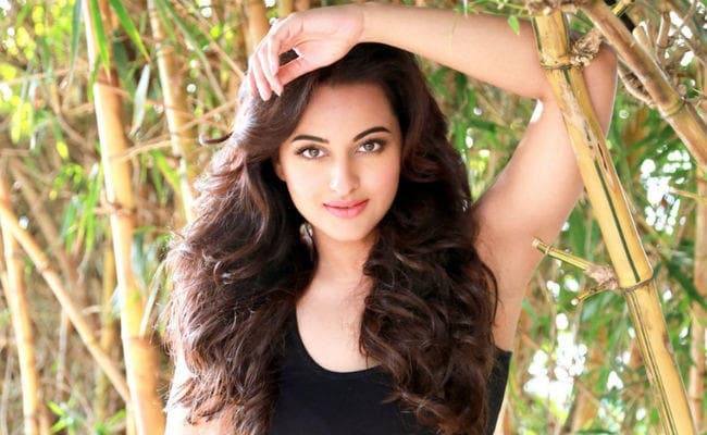 सोनाक्षी सिन्हा ने पूरी की ‘नूर'' की शूटिंग, शेयर की ये तस्वीर...