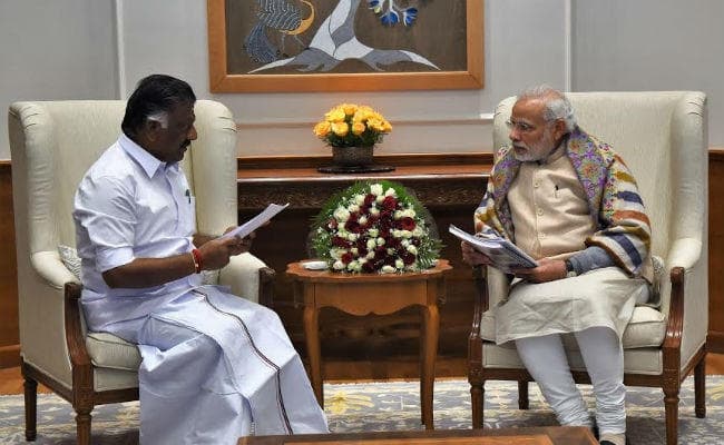पन्नीरसेल्वम ने पीएम मोदी से मांगा जल्लीकट्टु के आयोजन के लिए सहयोग