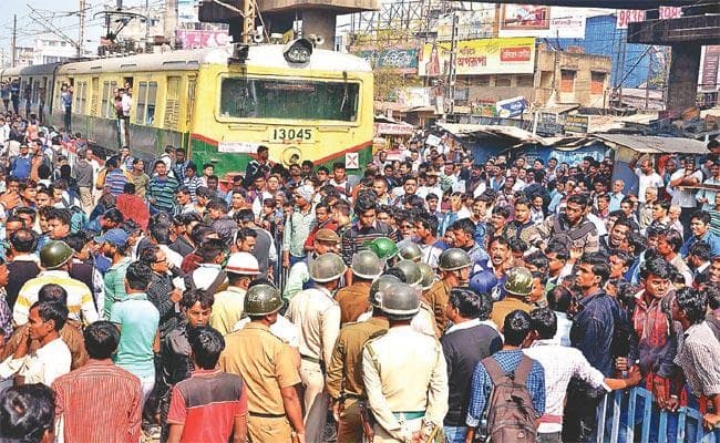 हंगामा: ट्रेन से कट कर वृद्ध की मौत, रणक्षेत्र बना सोदपुर
