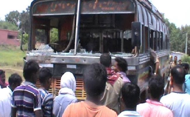 बेलदा में बस के धक्के से दो की मौत, पथावरोध