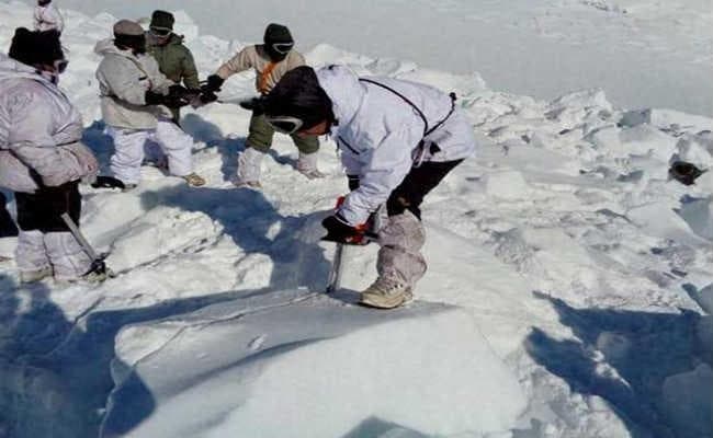 कश्मीर: गुरेज सेक्टर में दो हिमस्खलनों में मरने वालों की संख्या बढ़कर 10 हुई