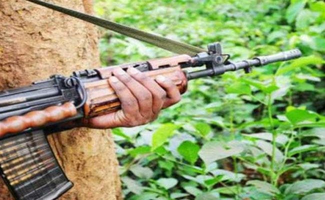 झारखंड : लातेहार में पुलिस ने बरामद किये आठ अत्याधुनिक इंसास व रायफल