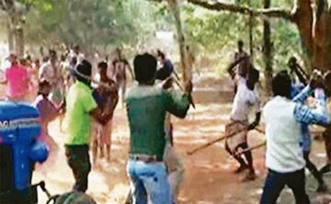 थाना पर हमला, पुलिसकर्मी पिटे