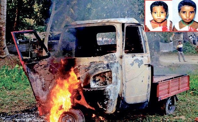 हादसा: बालू लदे पिकअप वैन ने मारा धक्का, दो बहनों की मौत